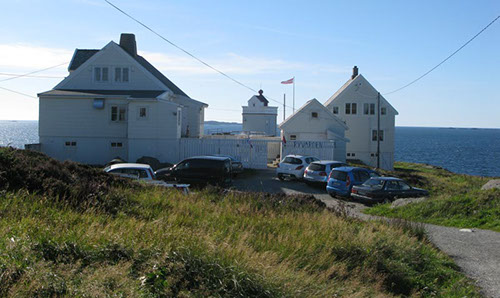 Ryvarden fyr med biler